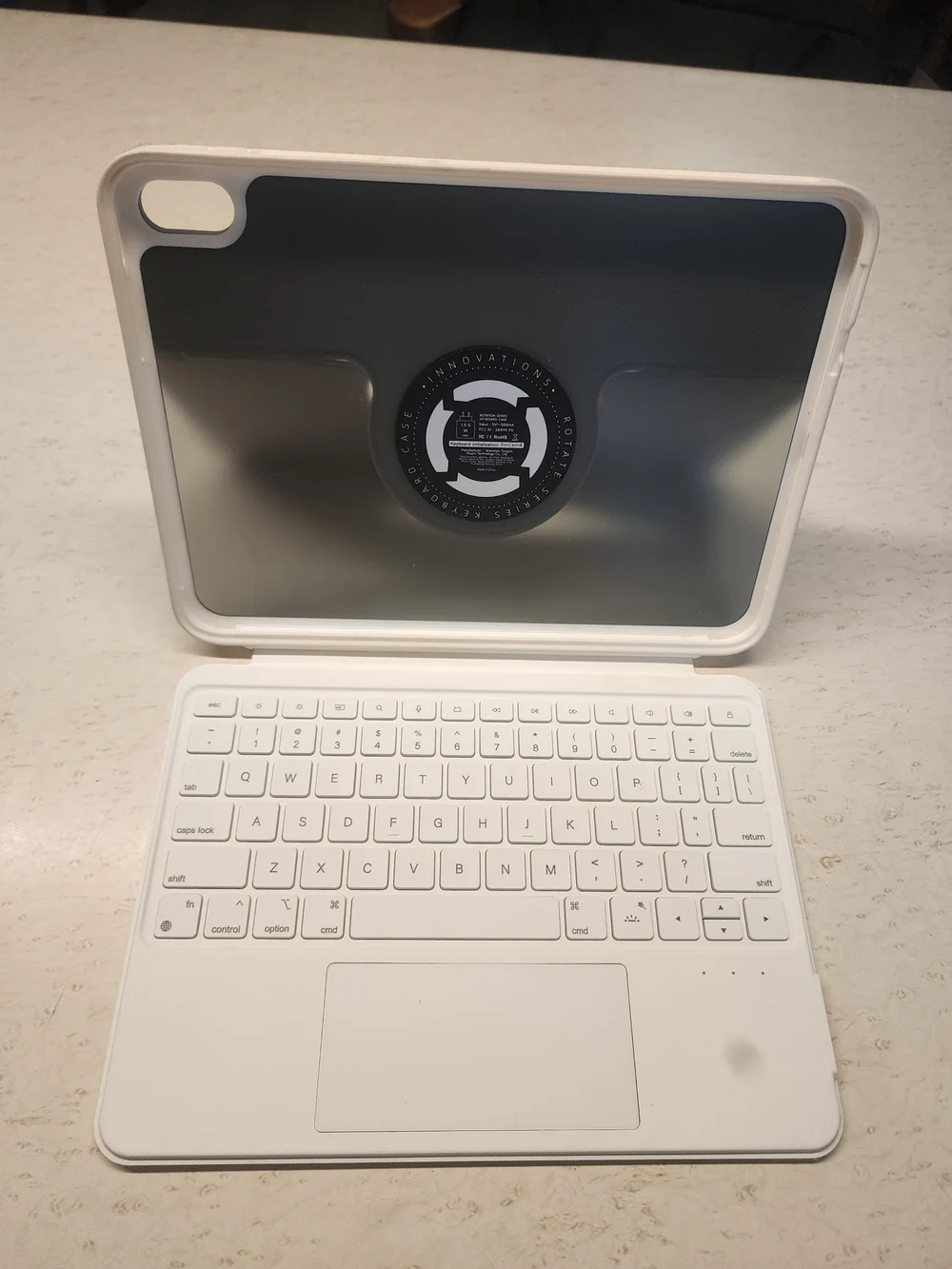Apple ipad Keyboard Case with Rotating Tablet Mount